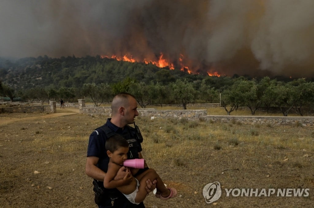 "모든 것이 사라졌다"…사흘째 '활활'