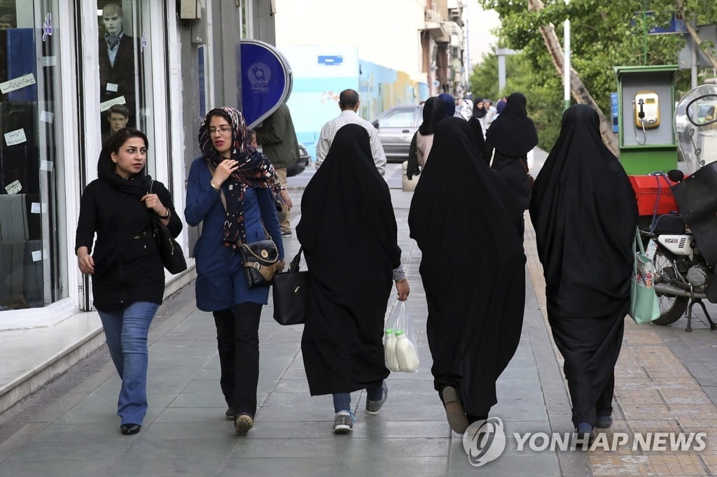 '히잡'이 뭐라고...이란, 최대 온라인 상거래 업체 폐쇄