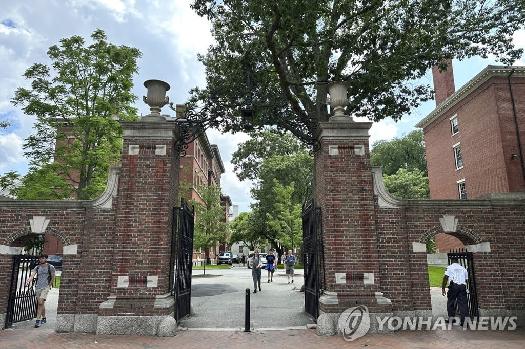 기로에 선 하버드대..."'레거시 입학'은 차별"