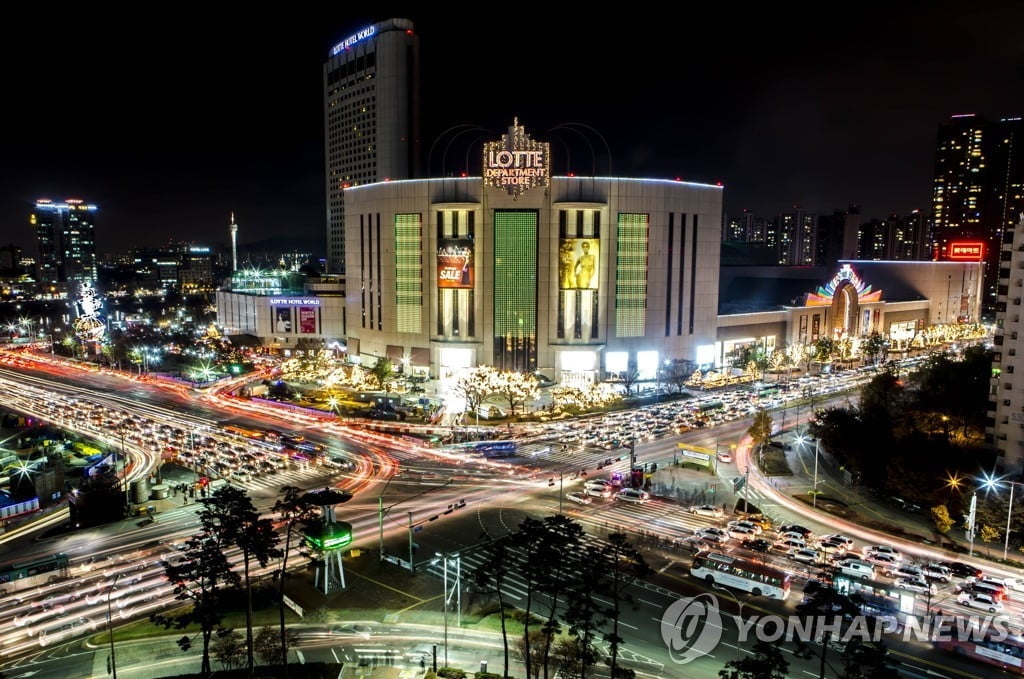 잠실 롯데백화점 매장서 화재…이용객 대피 소동