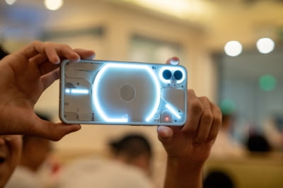 투명 스마트폰 '낫싱' 국내 출시, 소비자 반응은?