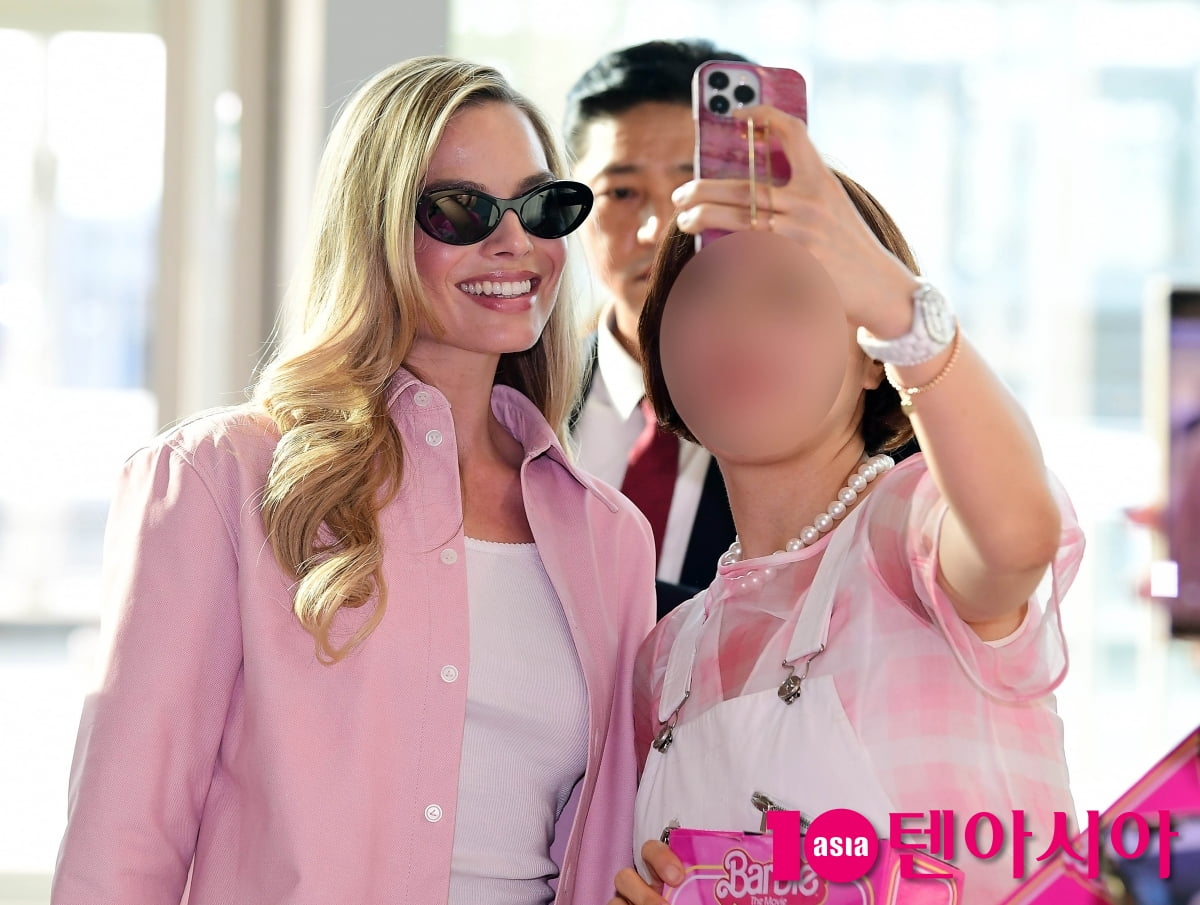 [TEN포토] 마고 로비(Margot Robbie) '특급배우의 화려한 팬서비스'