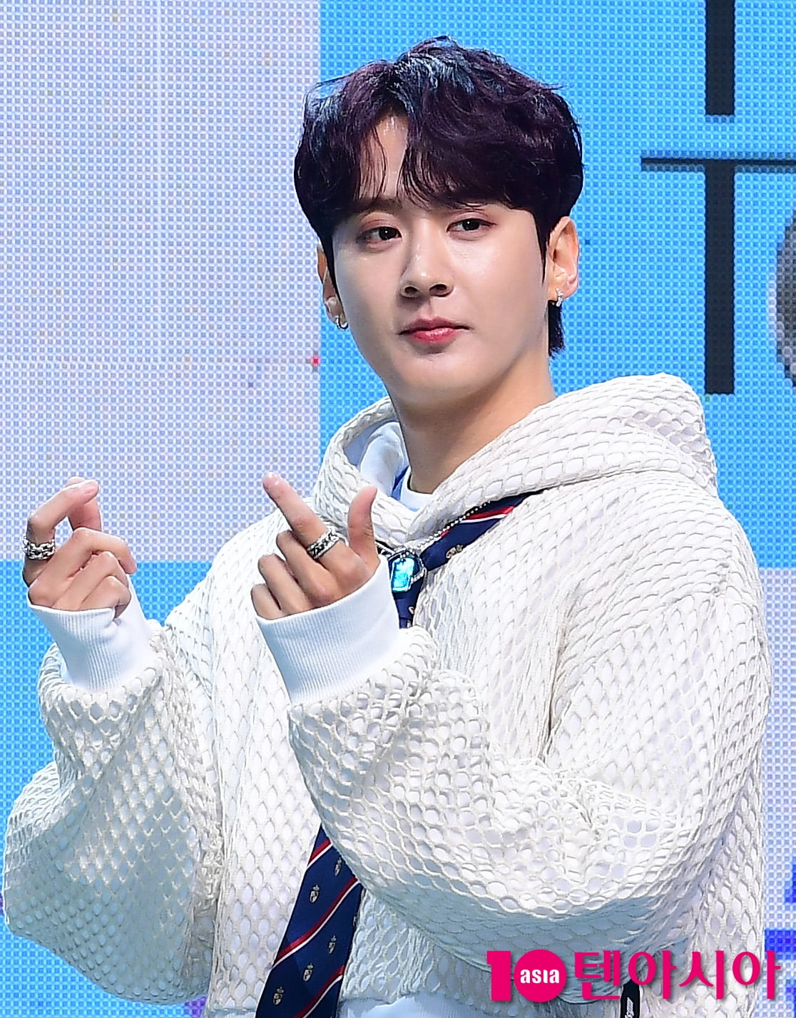 [TEN포토] 틴탑 천지 '샤프한 턱선'