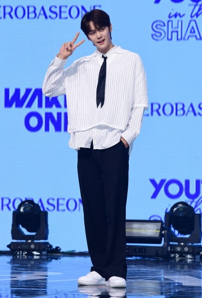 [TEN포토] 제로베이스원 김규빈 '소장하고 싶은 브이'