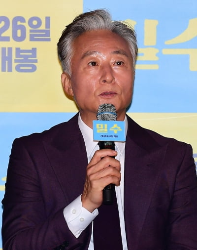 [TEN포토] 김종수 '인사말 하는 세관계장'