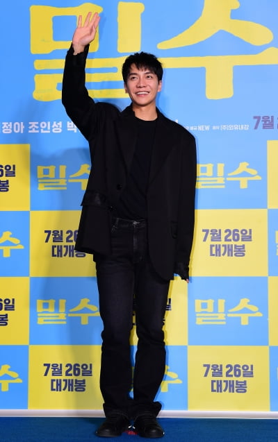 [TEN포토] 이승기 '결혼후 첫 영화관 나들이'