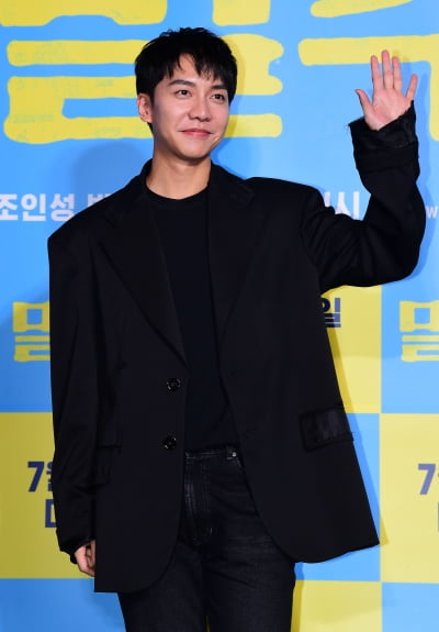 [TEN포토] 이승기 '오랜만에 인사드려요'