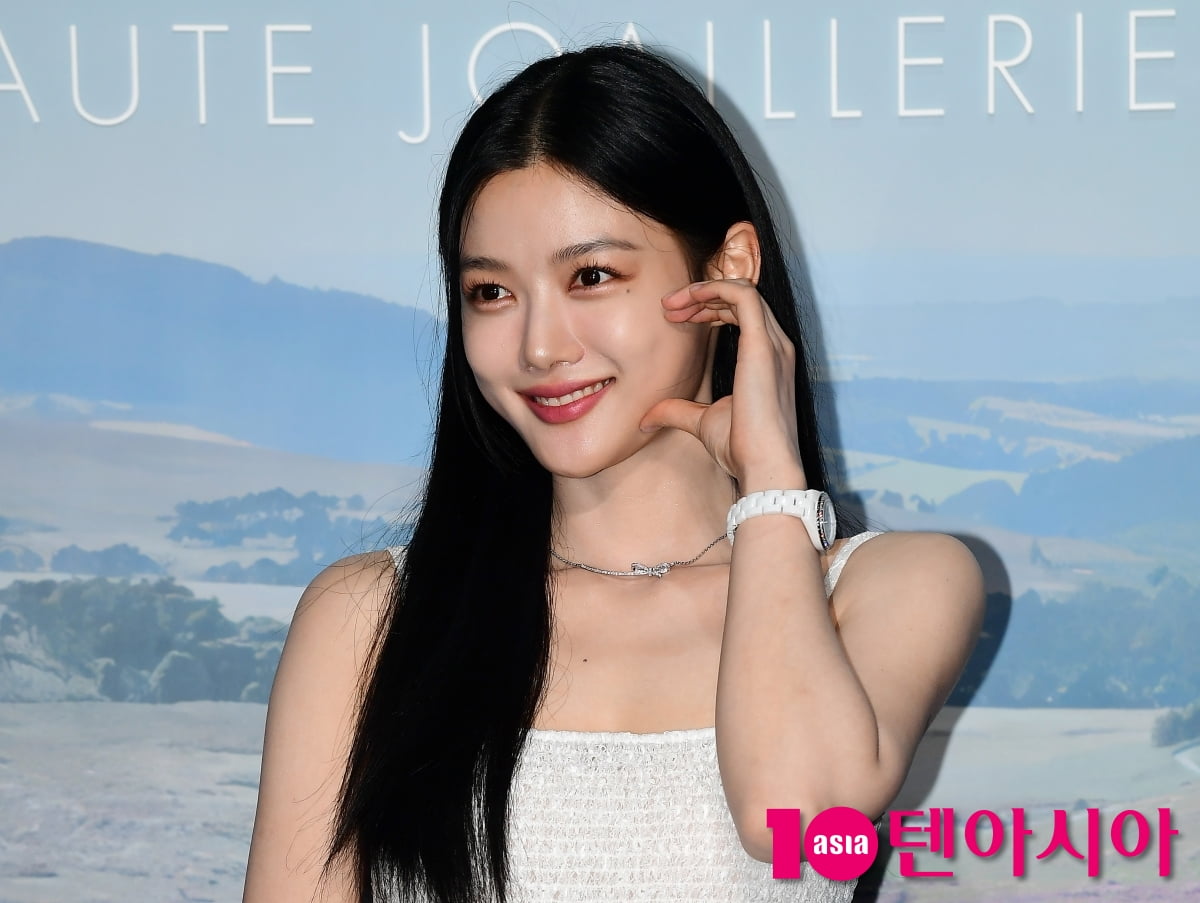 Kim Yoo-jung, innocent visual...pretty blowing a heat wave [TEN photo+]