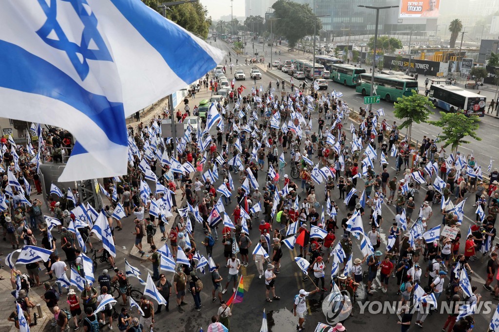 도로 막고 기차역 점거…이스라엘 사법정비 반대 '저항의 날'