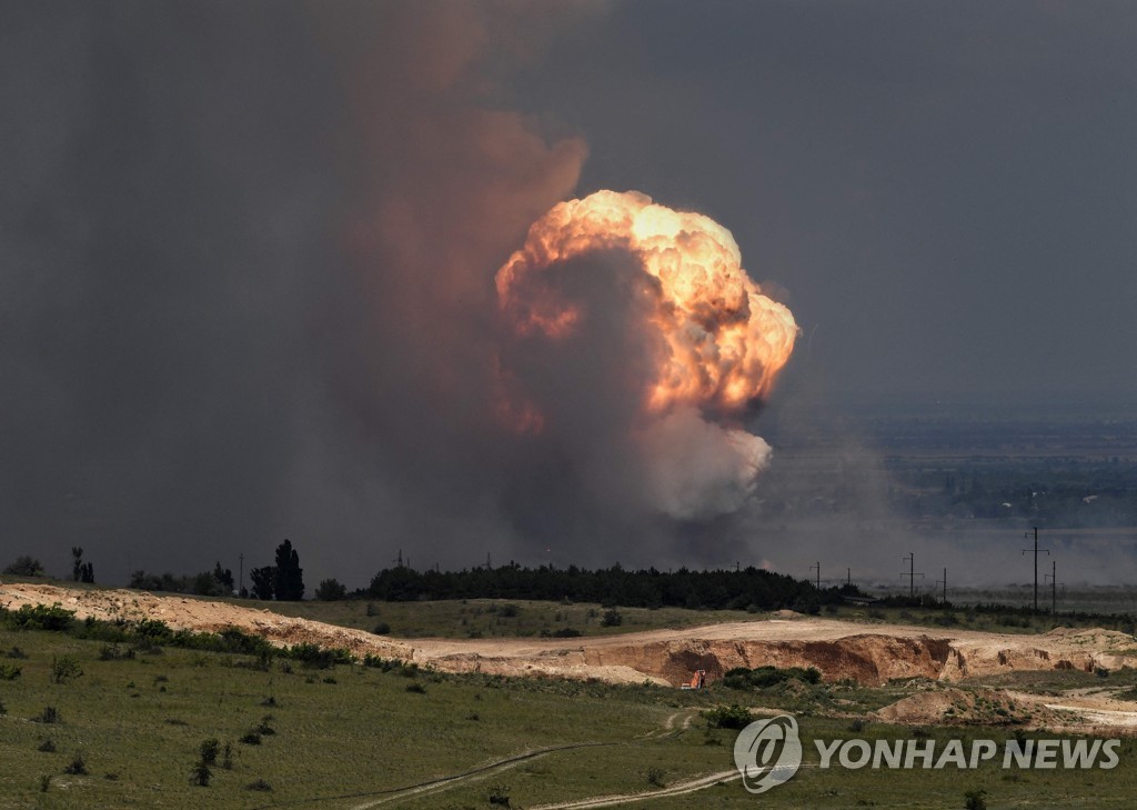 러, 우크라 오데사 또 공습…젤렌스키 "크림대교는 군사 표적"