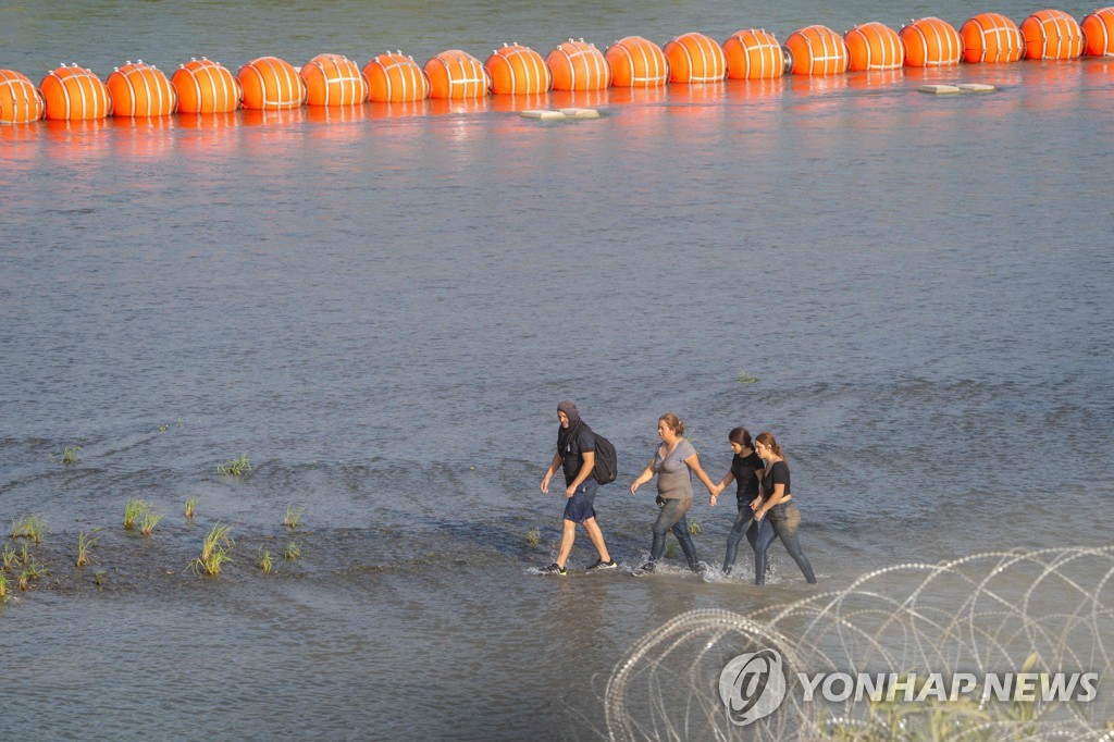 '밀입국 차단' 텍사스주 수중 장벽 강행…美법무부 소송(종합)