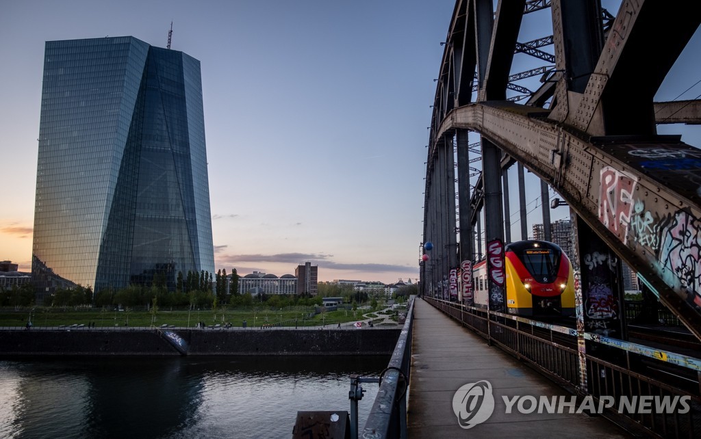 ECB, 기준금리 4.25%로 9회째 인상…라가르드 "금리동결할수도"(종합2보)