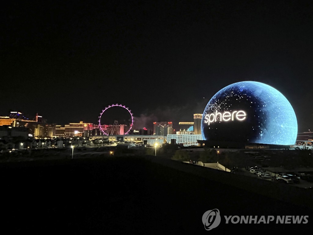 세계 최대 공 모양 건축물, 첫 조명쇼로 美라스베이거스 밤 밝혀