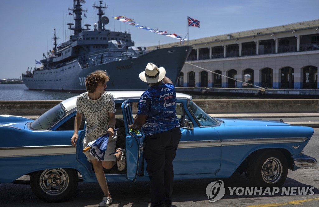 '美 턱밑' 쿠바에 러시아 군함…냉전시절 공생관계 복원 중