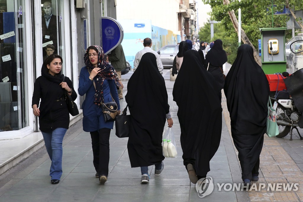 이란, '직원 히잡 미착용' 온라인 상거래업체 사무실 폐쇄