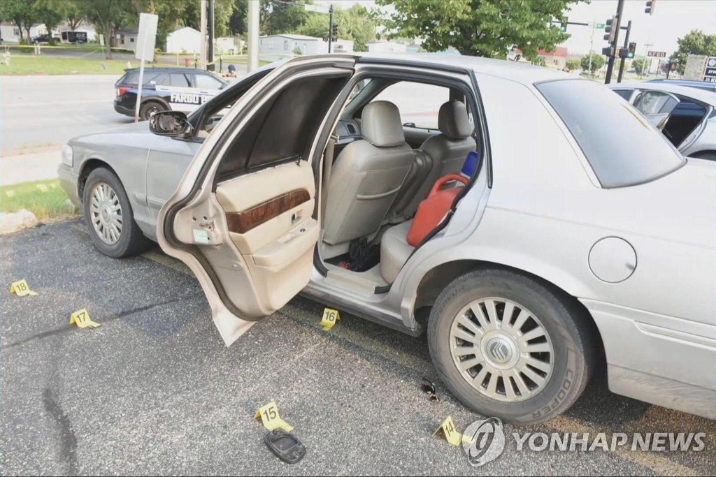 미 경찰 살해범 차에서 실탄 1천800발에 수류탄까지 나와