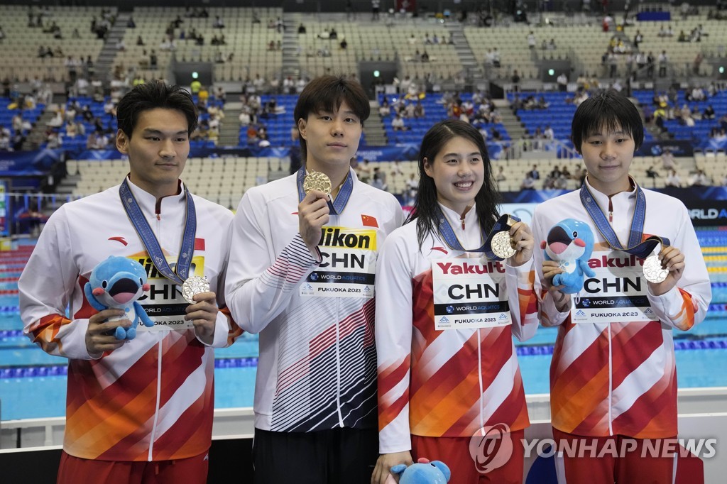 중국, 혼성 혼계영 400ｍ 우승…'평영 강자' 친하이양 3관왕