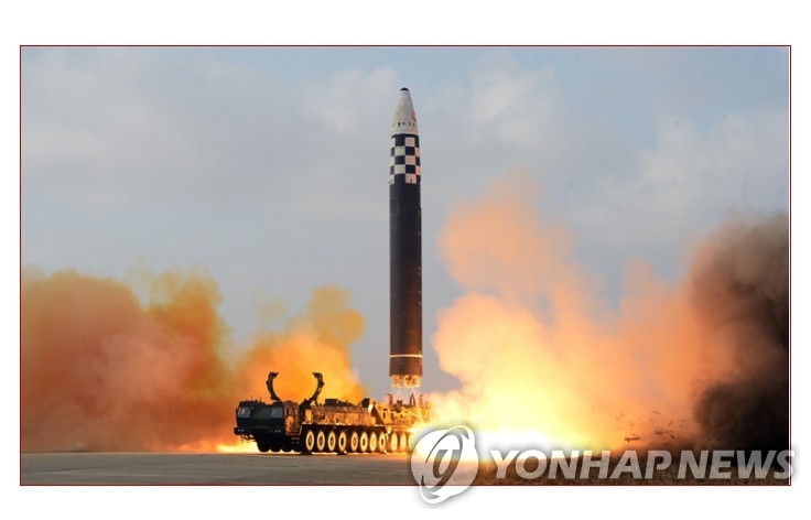 북, 고체연료 ICBM 쐈나…4월 '화성-18형'과 궤적 유사