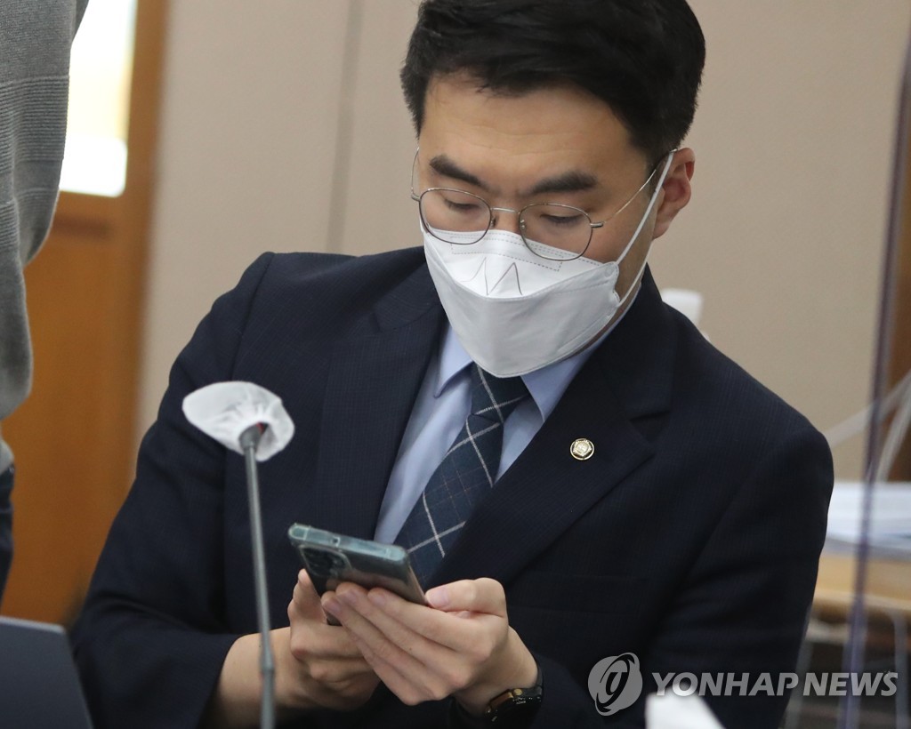 경찰, '김남국 코인거래 방치' 국회의장 고발사건 불송치