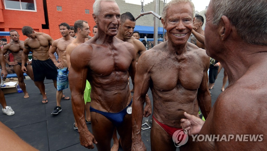 세계 최고령 보디빌더, 아흔살 돼도 "주 3회 체육관서 불태워"