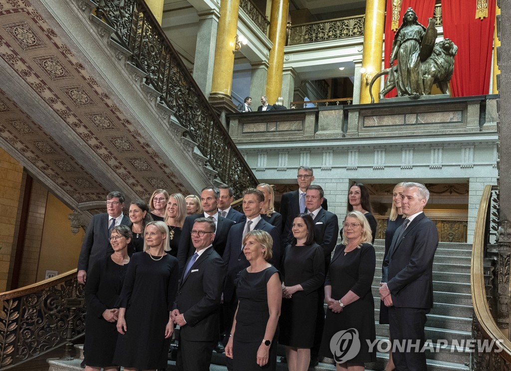 "이민자들 총으로" 핀란드 극우 부총리 과거 혐오발언 파문