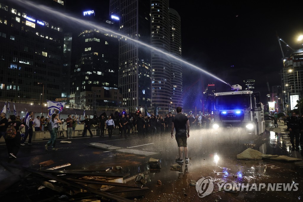 극우장관과 반목 경찰청장 사임에…이스라엘 시민들 거리로