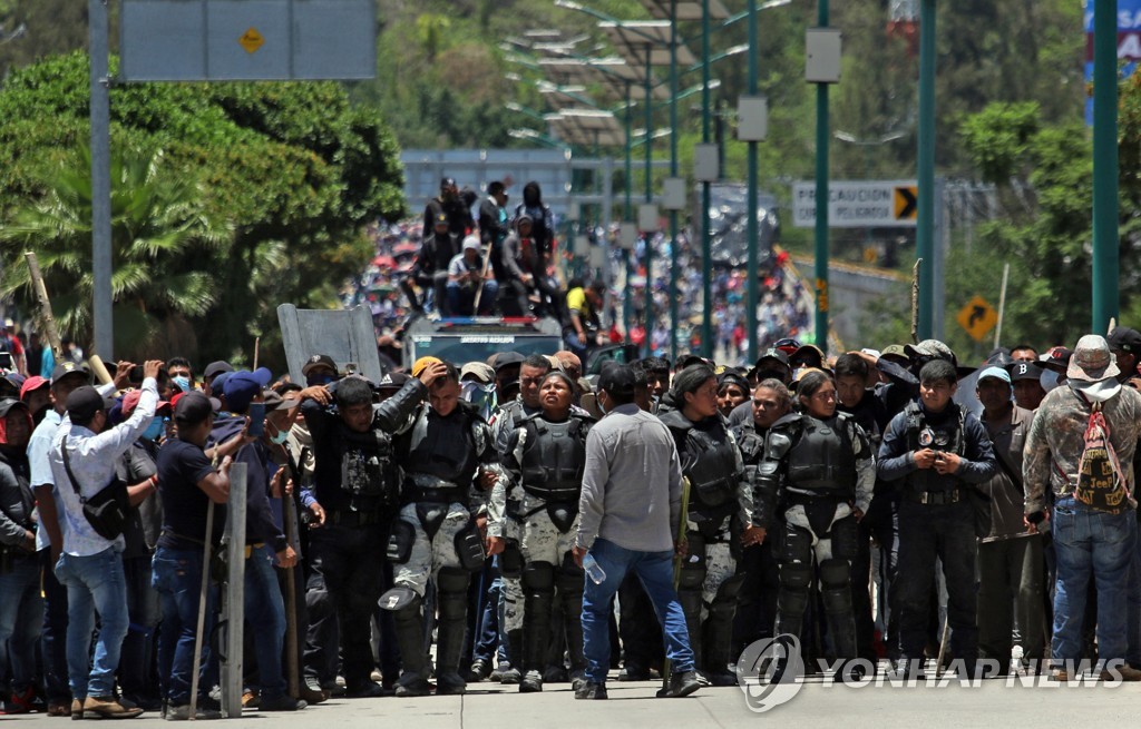 멕시코 중부서 갱단 연계 주민들 폭력시위…"체포 갱단원 석방"