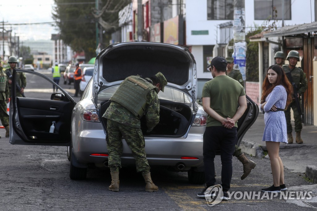 주객이 바뀐 에콰도르 치안…갱단 수장이 교도소서 '평화선언'