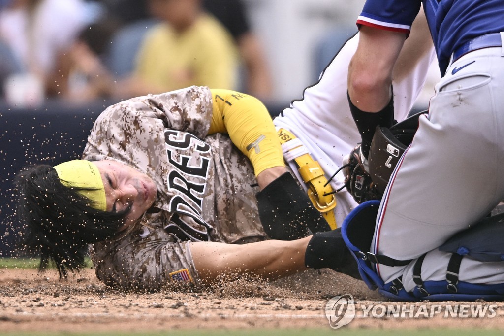 김하성 "뼈엔 이상 없어…내일 상태 좋아지면 바로 뛸 생각"