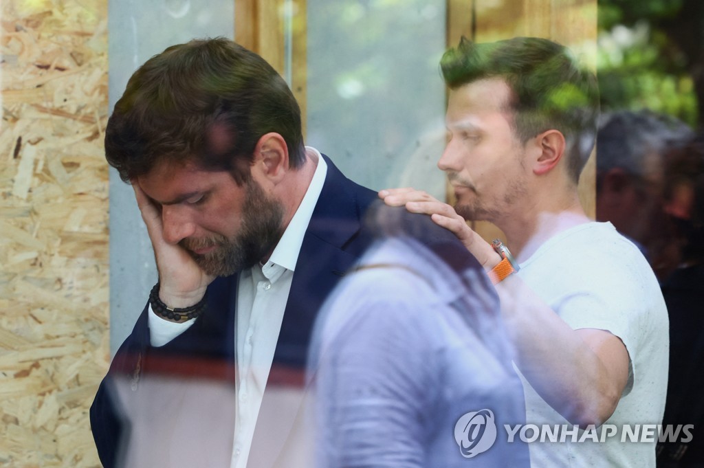 佛폭력시위 소강국면 접어드나…시장들 폭동 반대 집회(종합)