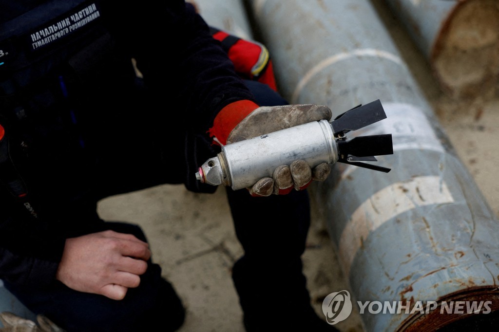 美 집속탄 논란…백악관 "포탄공백 채우기" 두둔, 의회 찬반대립