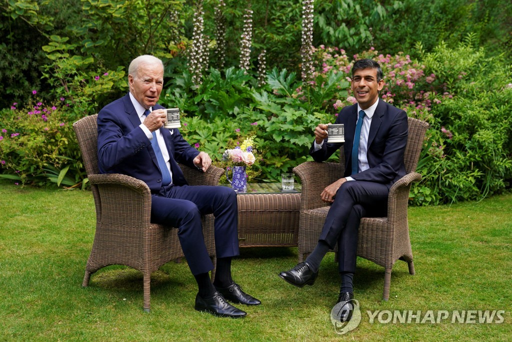 바이든, 수낵과 동맹결속 확인 "바위처럼 단단"…찰스3세도 만나(종합)