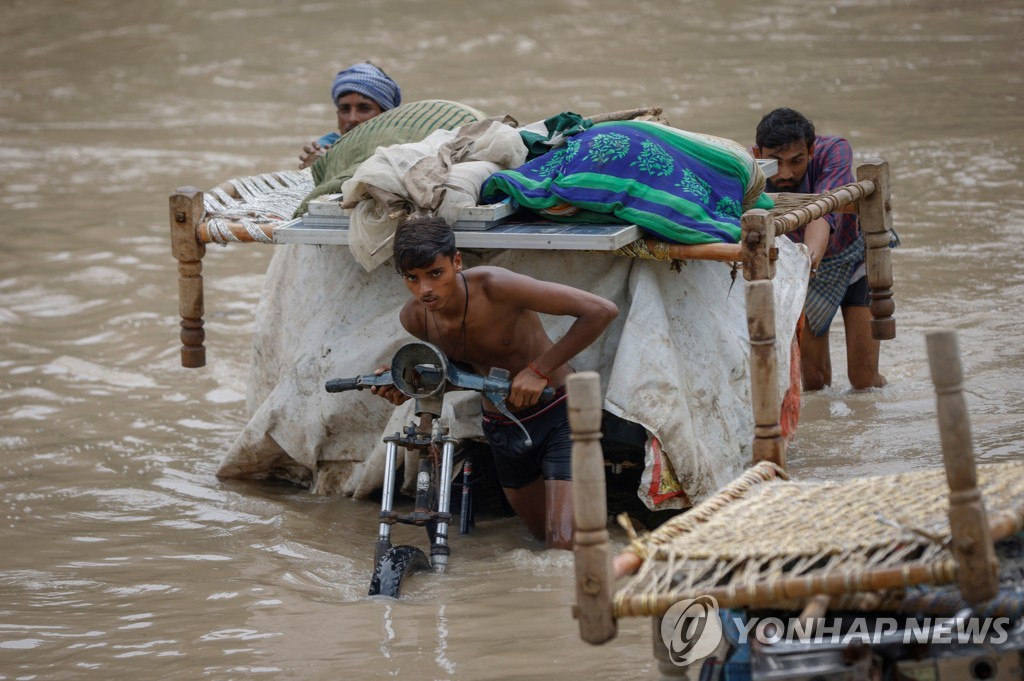인도 북부, 몬순폭우 피해 눈덩이…어제 하루에만 25명 숨져