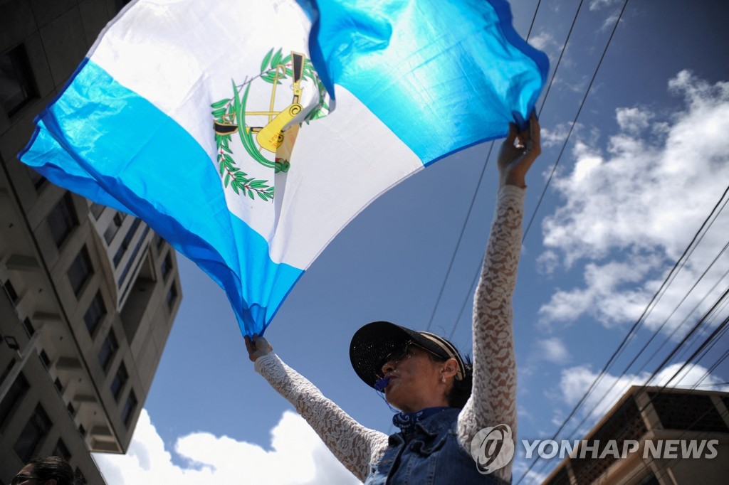 '국민 뒷전' 과테말라 대선…검찰·법원·정당 뒤섞여 아수라장(종합)