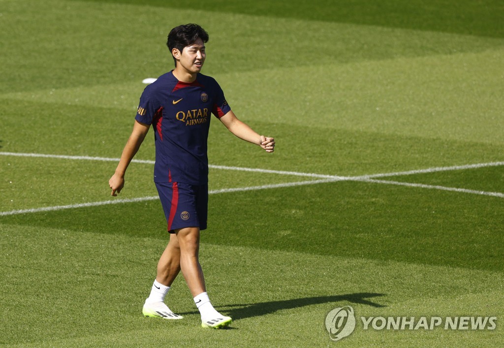 '허벅지 통증' 이강인, PSG 일본 투어 첫 훈련 불참