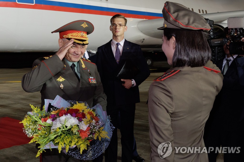 [평양컷] 김정은, 정전일 앞두고 열사묘·중국군묘 참배