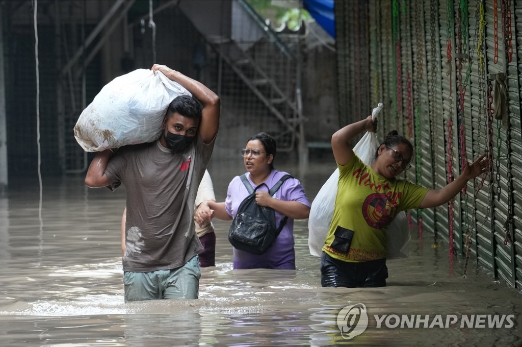 홍수 피해 인도 북부에 또 폭우 예보…몬순 이후 624명 사망