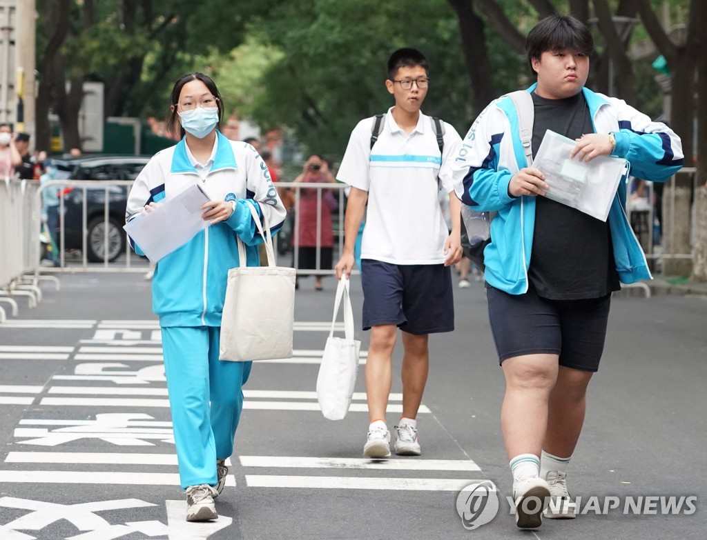 "중국 130조원 사교육 시장 단속 2년, 암시장만 키우는 역효과"