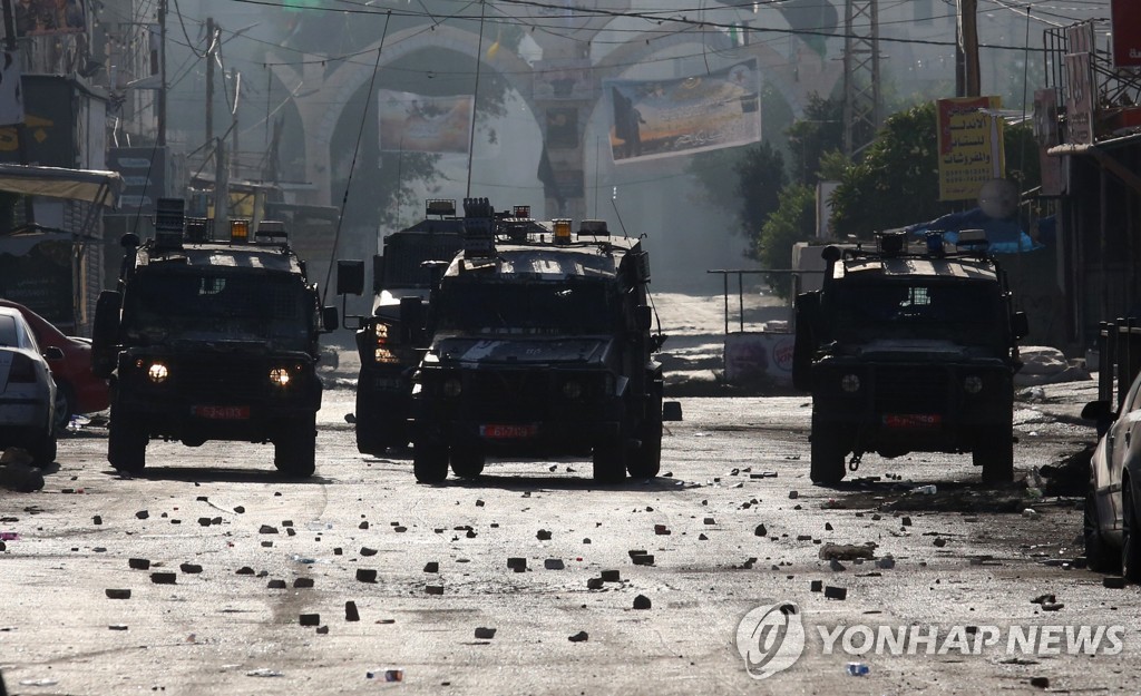 피로 얼룩진 제닌…이스라엘군 서안 작전에 4천명 피란