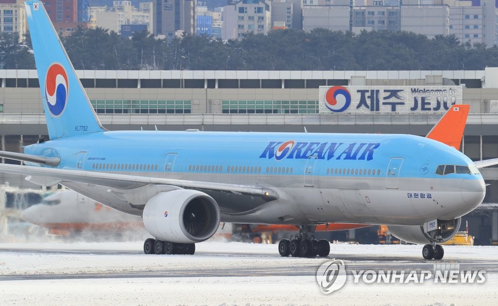 [제주공항 사람들] (22)애로사항도 직업병도 '날씨'…"오직 안전운항 생각뿐"