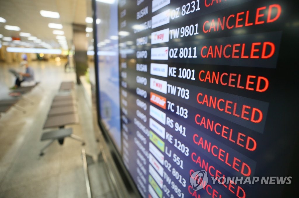 [제주공항 사람들] (22)애로사항도 직업병도 '날씨'…"오직 안전운항 생각뿐"