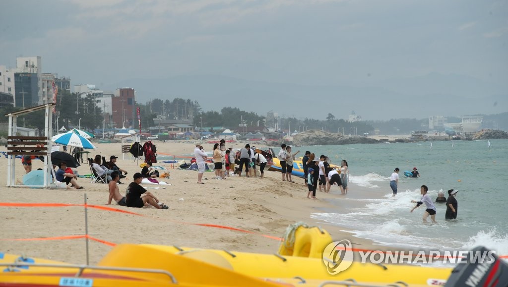 "여름을 부탁해…안심하고 오세요" 강릉 경포해수욕장 개장