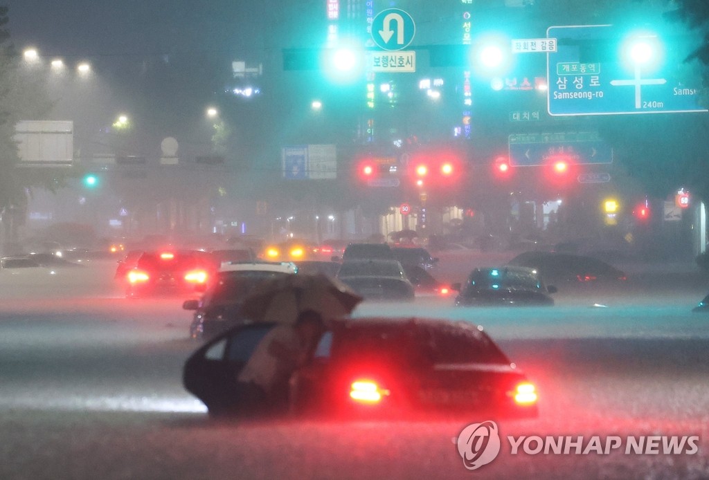 작년 이어 올해도 휩쓴 '극한호우'…피해 더 커질까 우려