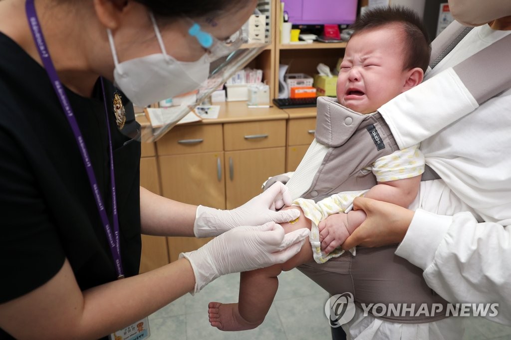 코로나에도 작년 결핵 등 어린이 예방접종률 높아…1세 96% 완료