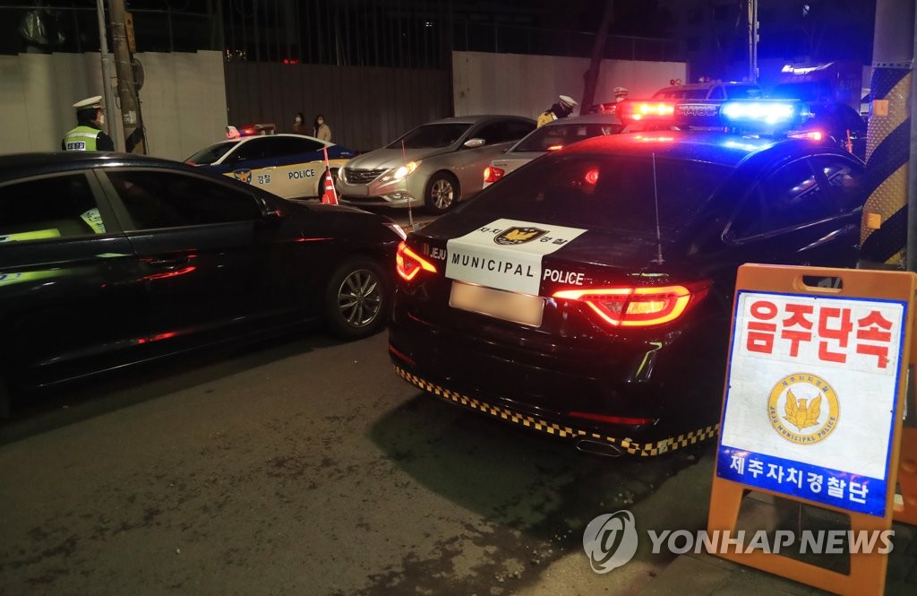 음주운전 사고 내고 경찰 폭행한 60대 체포…2명 부상