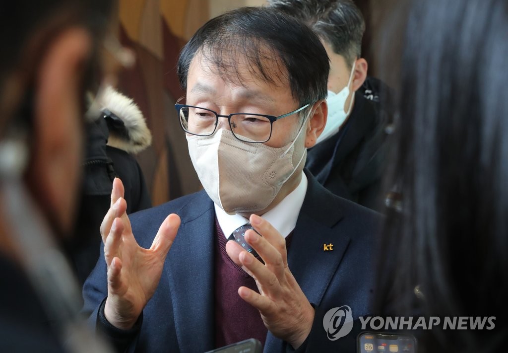 '쪼개기 후원' 구현모 KT 前대표 벌금 700만원