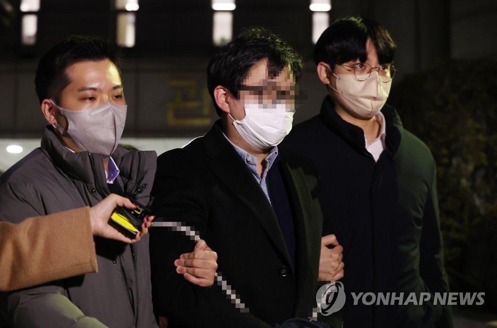 '빌라왕 배후' 업자, 재판서 정부탓…징역 8년