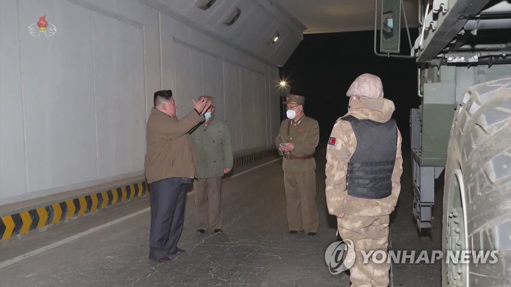 [장용훈의 한반도톡] 애국가 제창·대형 인공기…김정은의 '국가제일주의' 한계