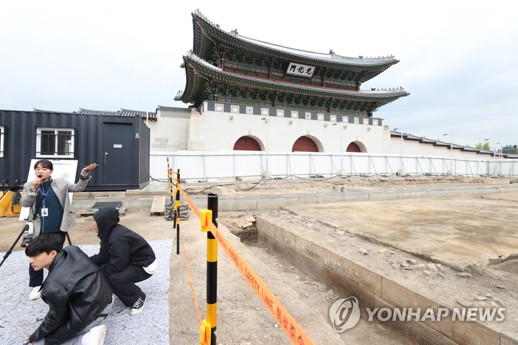 문화재청 "'구찌 경복궁 패션쇼' 같은 문화유산 활용 시도 계속"