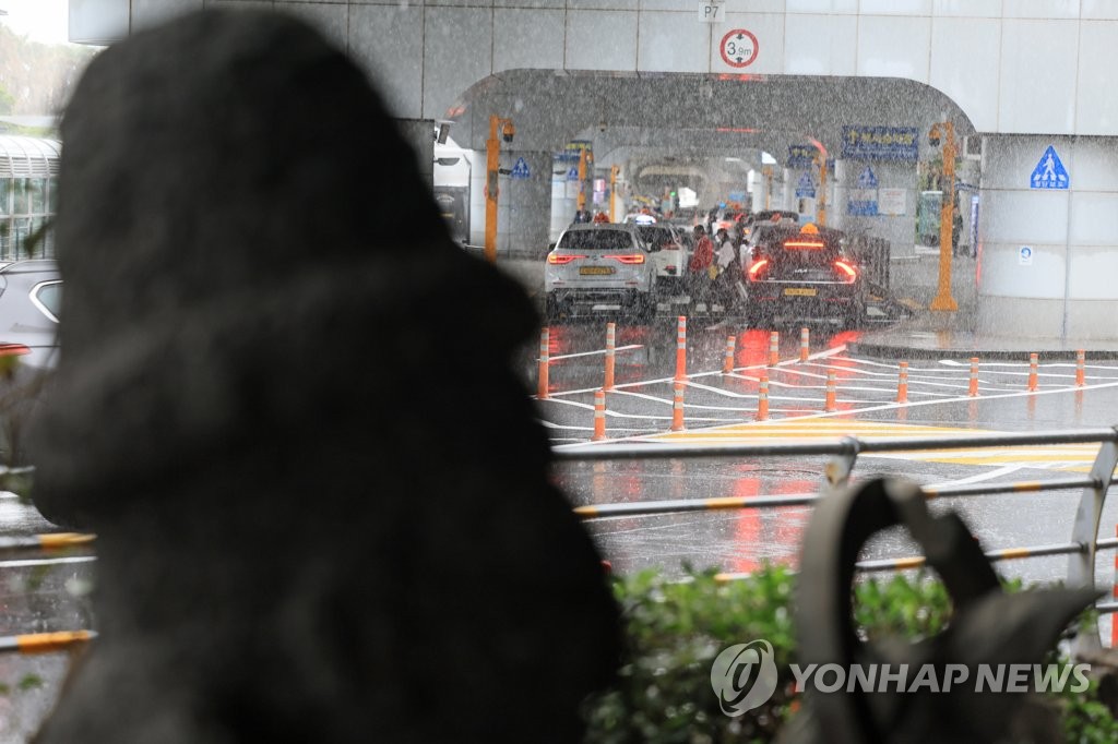 제주 출근길 시간당 40㎜ 안팎 호우…한라산 입산 통제